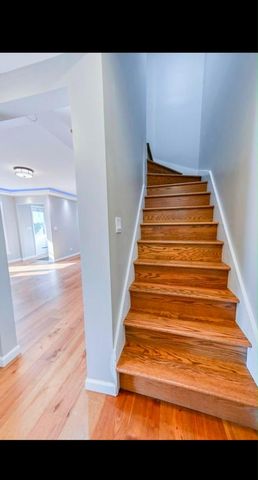 1678 Farwell Avenue, Des Plaines, IL 60018