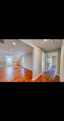 1678 Farwell Avenue, Des Plaines, IL 60018