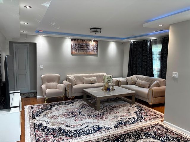 1678 Farwell Avenue, Des Plaines, IL 60018