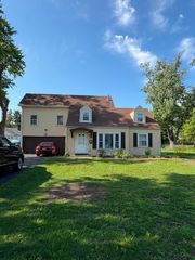1678 Farwell Avenue, Des Plaines, IL 60018