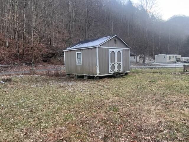321 Gabriels Fork, Kimper, KY 41539