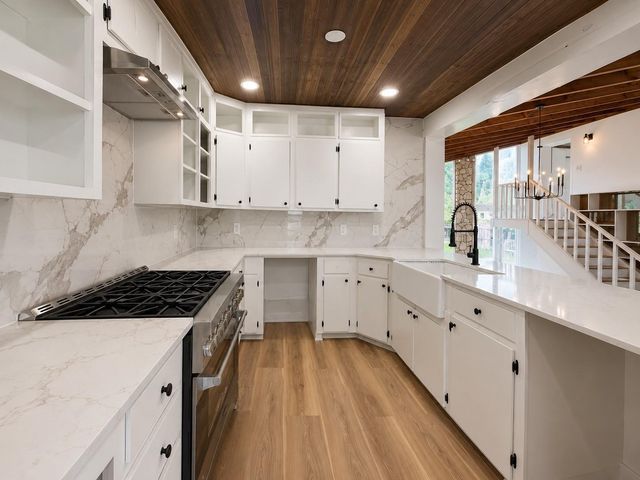 122 N Holland Street, Bellville, TX 77418