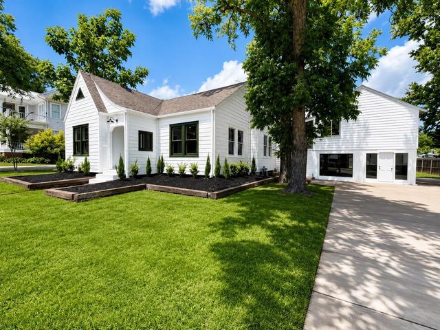 122 N Holland Street, Bellville, TX 77418