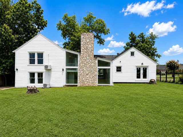 122 N Holland Street, Bellville, TX 77418