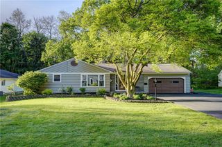 12 Edgewood Drive, Penfield, NY 14526