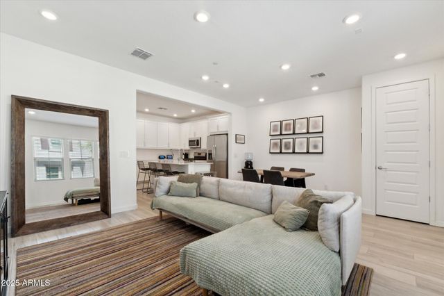 4077 S SABRINA Drive 30, Chandler, AZ 85248