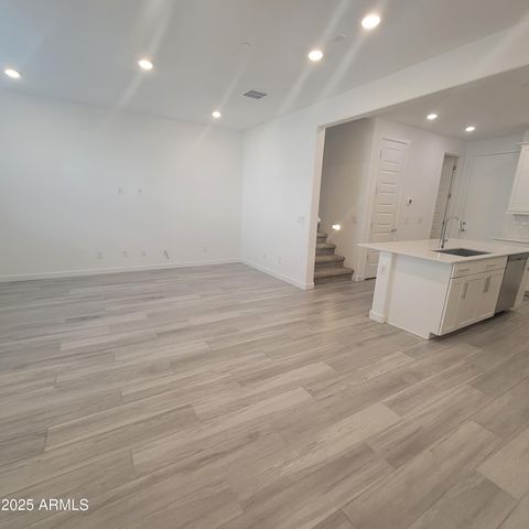 4077 S SABRINA Drive 30, Chandler, AZ 85248