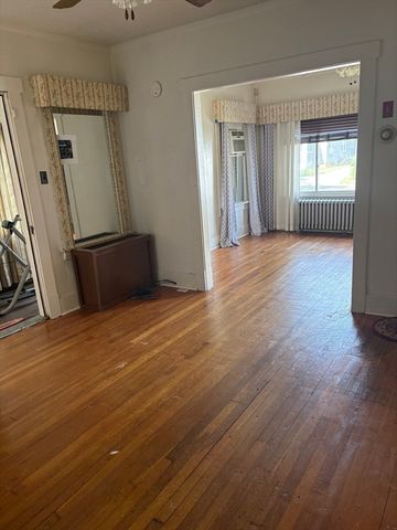 136 Maynard St, Springfield, MA 01109
