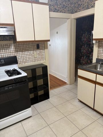 136 Maynard St, Springfield, MA 01109