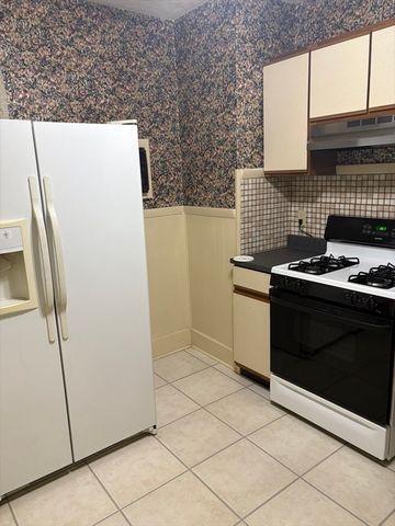 136 Maynard St, Springfield, MA 01109