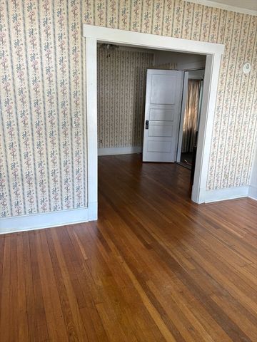 136 Maynard St, Springfield, MA 01109
