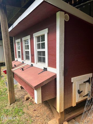 417 Charlie Hicks Road, Jonesborough, TN 37659