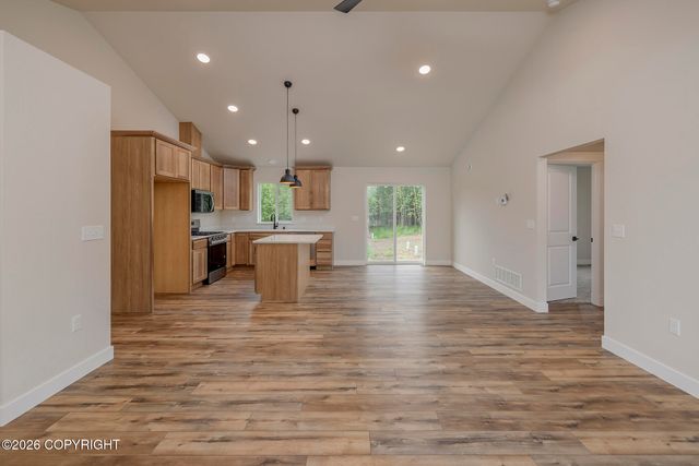 L18 B1 N Endless Circle, Palmer, AK 99645