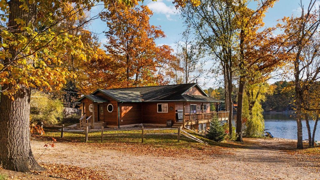 376 Highview Road, East Bay Twp, MI 49696