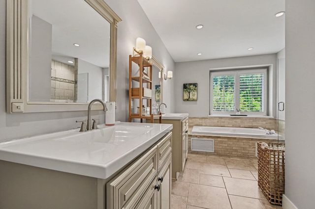 3089 N Foxridge Court, Ann Arbor, MI 48105