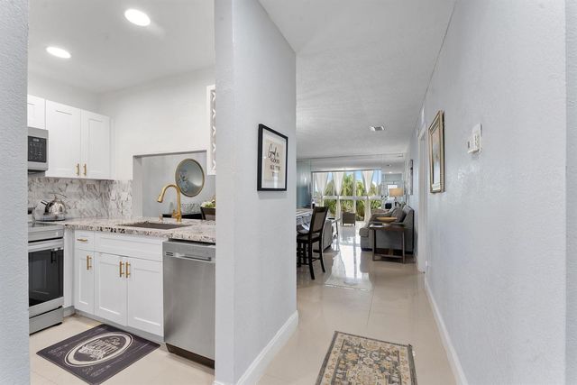 7807 Golf Cir Drive H 305, Margate, FL 33063