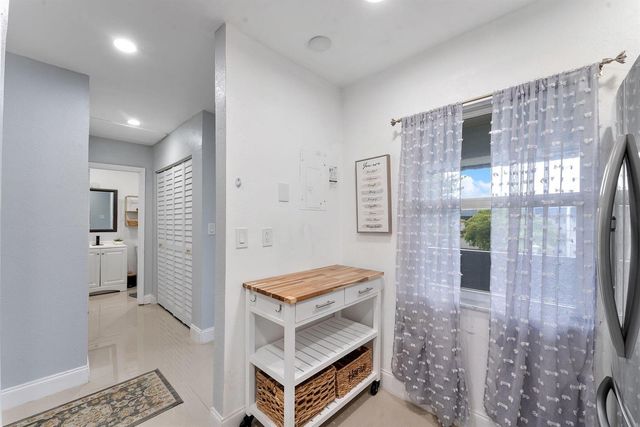 7807 Golf Cir Drive H 305, Margate, FL 33063