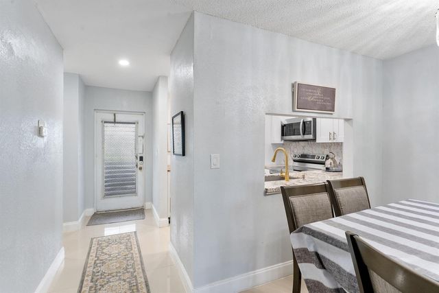 7807 Golf Cir Drive H 305, Margate, FL 33063