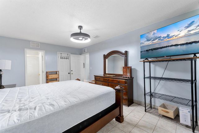 7807 Golf Cir Drive H 305, Margate, FL 33063