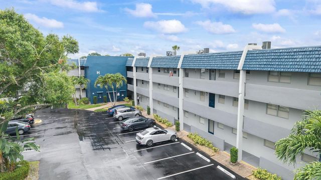 7807 Golf Cir Drive H 305, Margate, FL 33063