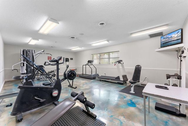 7807 Golf Cir Drive H 305, Margate, FL 33063