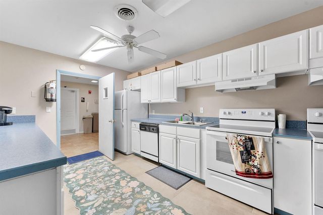 7807 Golf Cir Drive H 305, Margate, FL 33063