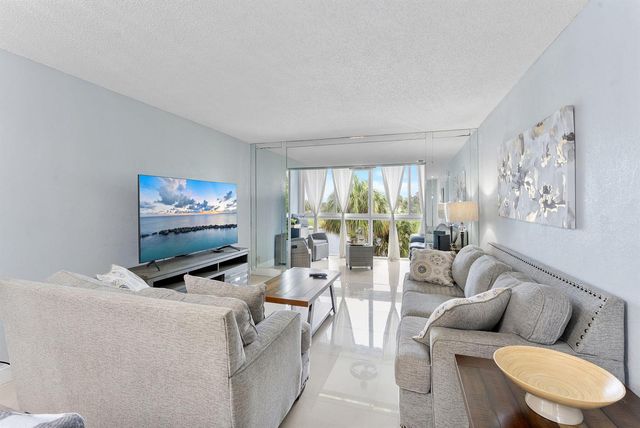 7807 Golf Cir Drive H 305, Margate, FL 33063