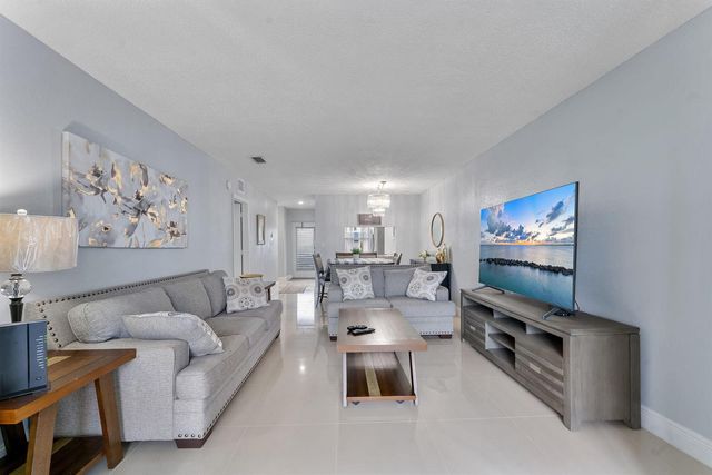 7807 Golf Cir Drive H 305, Margate, FL 33063