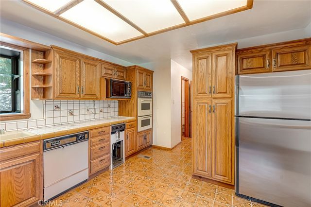 1227 Portillo Lane, Lake Arrowhead, CA 92352