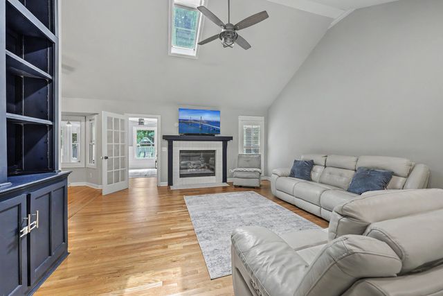 818 Law Lane, Mount Pleasant, SC 29464