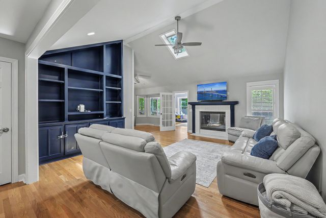 818 Law Lane, Mount Pleasant, SC 29464
