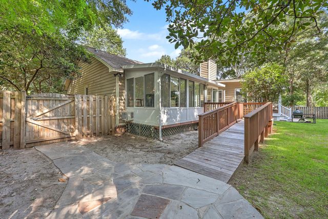 818 Law Lane, Mount Pleasant, SC 29464
