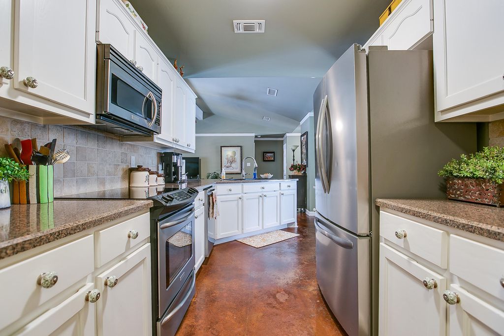 Image 10 of property listing at 3654 Apollo Lane, San Angelo, TX 76903