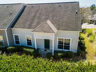 3 Garden View Ln., Hattiesburg, MS 39402