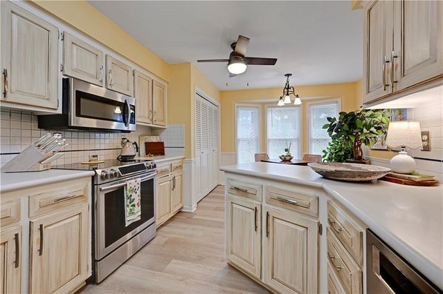 6932 Cottonwood Drive, Shawnee, KS 66216