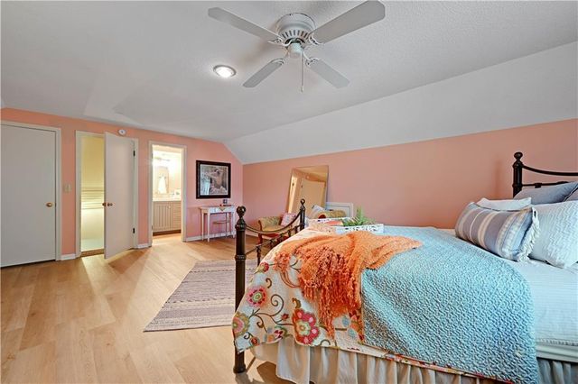 6932 Cottonwood Drive, Shawnee, KS 66216