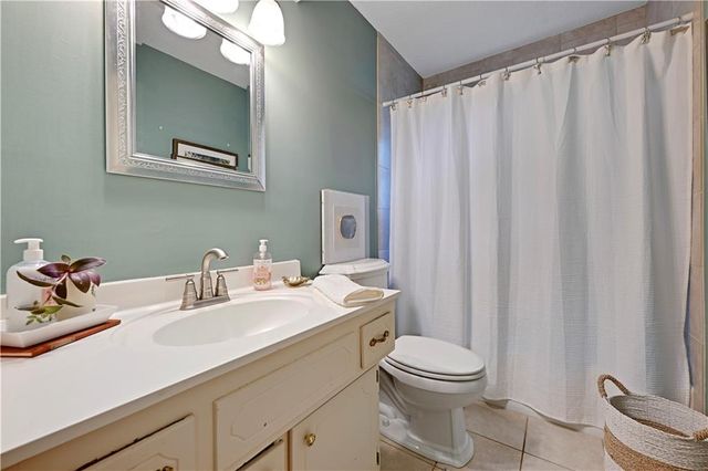 6932 Cottonwood Drive, Shawnee, KS 66216