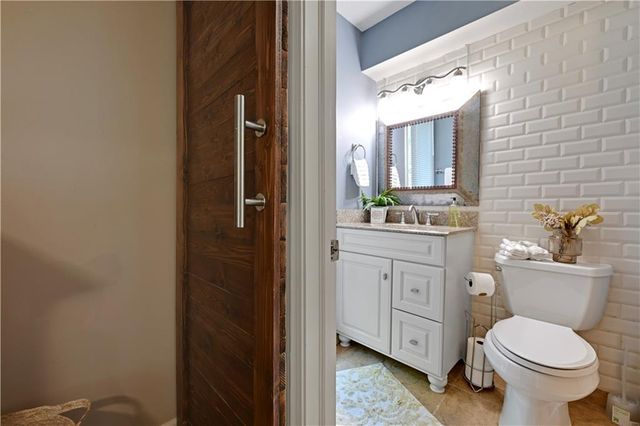 6932 Cottonwood Drive, Shawnee, KS 66216