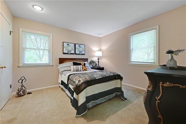 6932 Cottonwood Drive, Shawnee, KS 66216