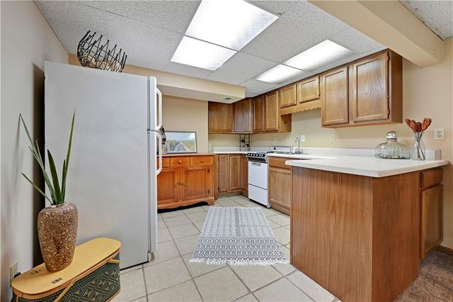 6932 Cottonwood Drive, Shawnee, KS 66216