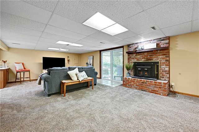 6932 Cottonwood Drive, Shawnee, KS 66216