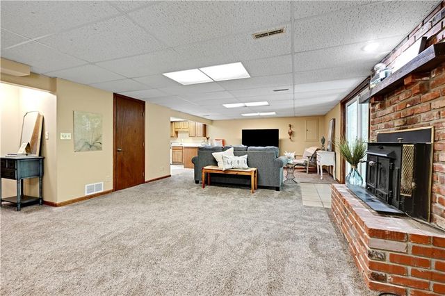 6932 Cottonwood Drive, Shawnee, KS 66216
