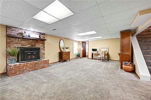 6932 Cottonwood Drive, Shawnee, KS 66216
