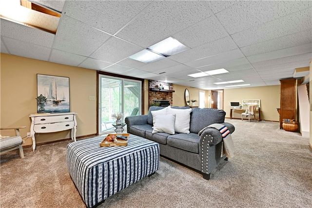 6932 Cottonwood Drive, Shawnee, KS 66216