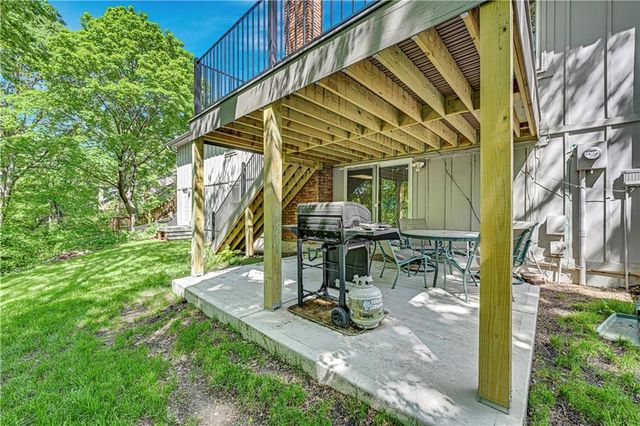 6932 Cottonwood Drive, Shawnee, KS 66216