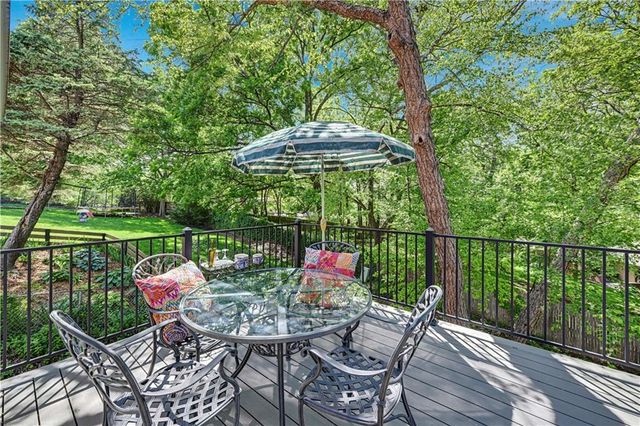 6932 Cottonwood Drive, Shawnee, KS 66216