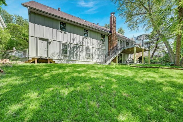 6932 Cottonwood Drive, Shawnee, KS 66216