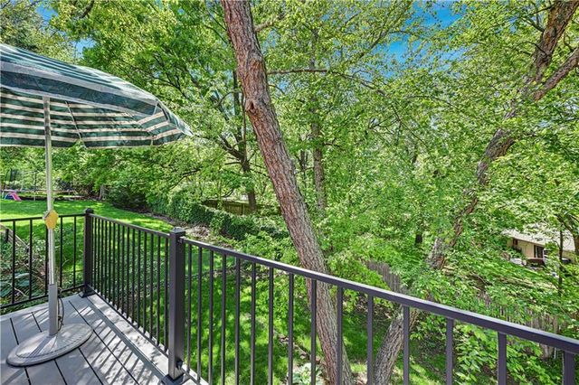 6932 Cottonwood Drive, Shawnee, KS 66216