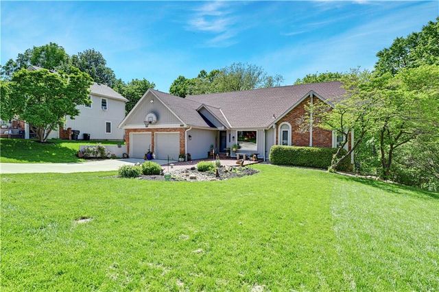 6932 Cottonwood Drive, Shawnee, KS 66216