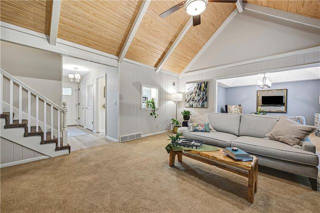 6932 Cottonwood Drive, Shawnee, KS 66216